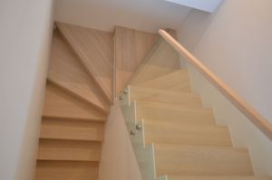 10 mm paksuse teraskonstruktsiooniga U-trepp