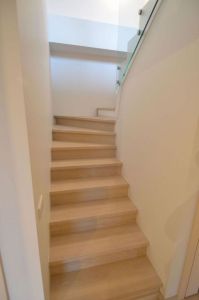 Metalltrepp tammest astmetega.