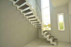 L- trepp 10x100 mm sik-sak konstruktsiooniga trepp