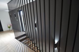 Metalltrepp tammest astmetega