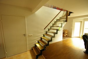 12x100 mm lehtmetall mille vahel tamme liimpuidust astmed.