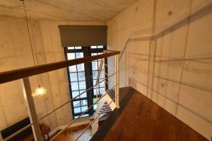 Metalltrepp tammest astmetega.