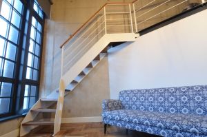 Metalltrepp tammest astmetega.