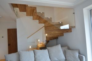 78 mm paksusest tamme liimpuidust trepp