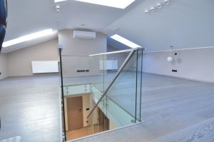 Metalltrepp, tammest astmetega.