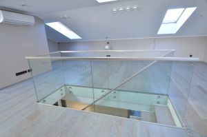 Metalltrepp, tammest astmetega.