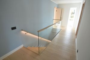 Metalltrepp tammest astmetega.