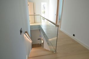 Metalltrepp tammest astmetega.