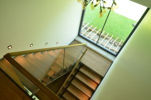 Metallkonstruktsiooniga trepp