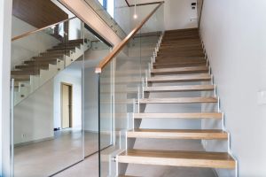 Metalltrepp, tammest astmetega.