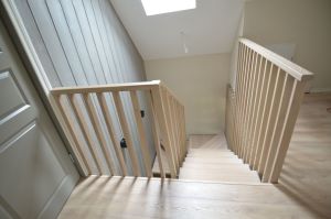 Metalltrepp tammest astmetega