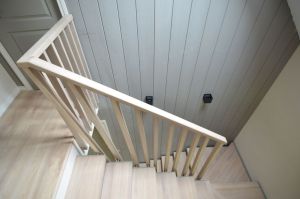 Metalltrepp tammest astmetega