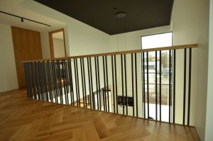 Metalltrepp tammest astmetega