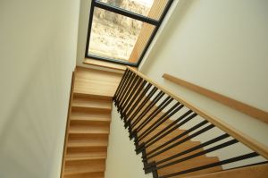 Metalltrepp tammest astmetega