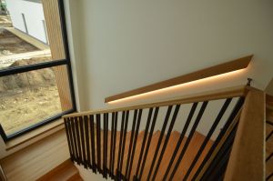 Metalltrepp tammest astmetega