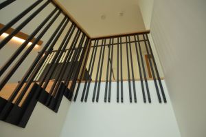 Metalltrepp tammest astmetega