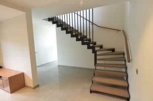 Metalltrepp, tammest astmetega