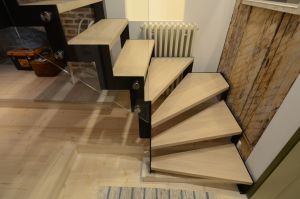 Metalltrepp tammest astmetega