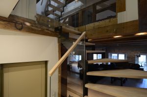 Metalltrepp tammest astmetega