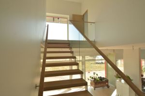 Metalltrepp, tammest astmetega.