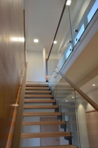 Metalltrepp tammest astmetega.