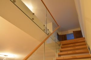 Metalltrepp tammest astmetega.