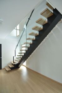 Metalltrepp, tammest astmetega