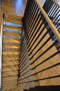 Metalltrepp, tammest astmetega.