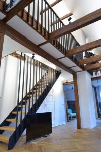 Metalltrepp, tammest astmetega.