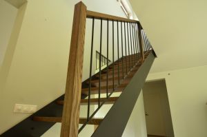 Metalltrepp tammest astmetega