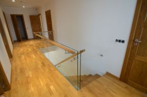 Metalltrepp  tammest astmetega.