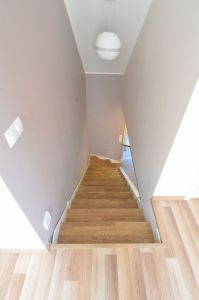 Metalltrepp tammest astmetega.