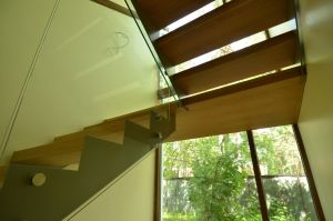 Metalltrepp tammest astmetega