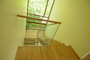 Metalltrepp tammest astmetega