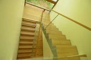 Metalltrepp tammest astmetega