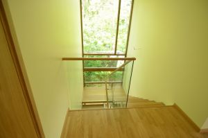 Metalltrepp tammest astmetega