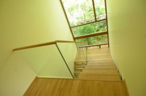 Metalltrepp tammest astmetega