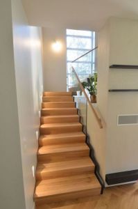 Metalltrepp tammest astmetega.