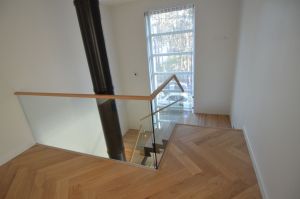 Metalltrepp tammest astmetega.