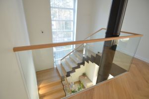 Metalltrepp tammest astmetega.