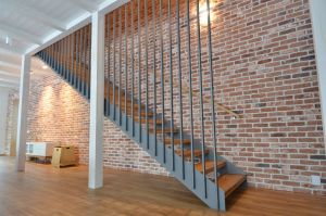 Kandekonstruktsiooniks 260 mm laiune terasleht, nende vahel tamme liimpuidust"karpastmed".