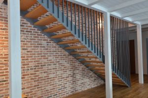 Metalltrepp tammest astmetega