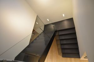 Metalltrepp tammest astmetega.