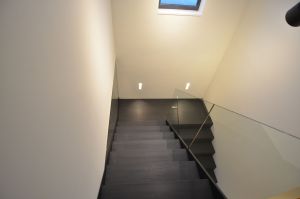 Metalltrepp tammest astmetega.