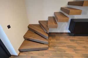 Konsoolne L-trepp, astmed tamme liimpuidust