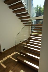 Konsooltrepp, tammest astmetega