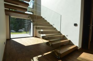 Konsooltrepp, tammest astmetega