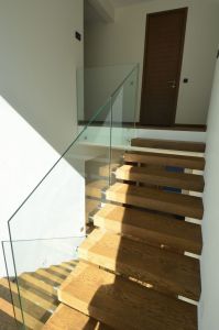 Konsooltrepp, tammest astmetega