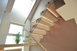 Konsooltrepp 113 mm paksuste tamme liimpuidust astmetega.