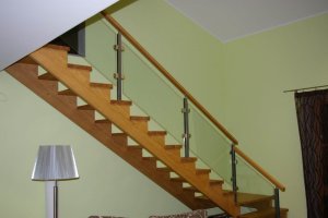 Ristvineerist põsepuud spoonitud tammespooniga ja tammeliimpuidust astmed.